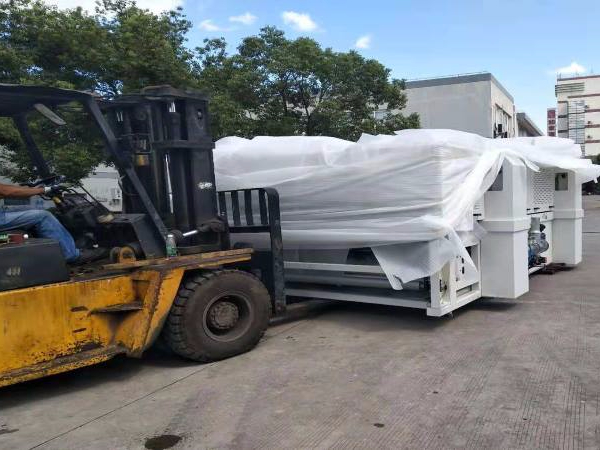 太陽能設(shè)備層壓機搬運