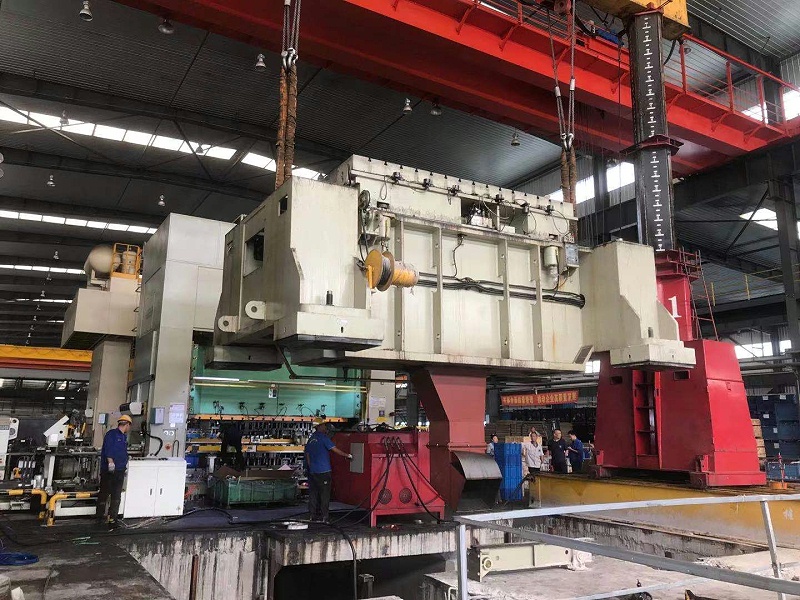 工廠重型生產設備搬運